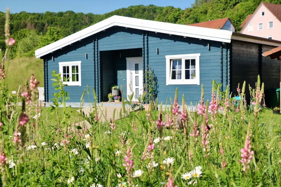Building-a-Log-Cabin-A-Step-by-Step-Guide-for-DIY-Enthusiasts